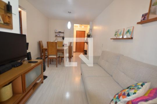 Sala de apartamento à venda com 2 quartos, 55m² em Jardim Sulacap, Rio de Janeiro
