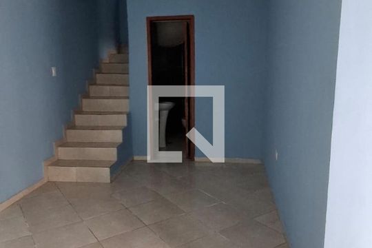 Sala de casa para alugar com 2 quartos, 62m² em Vila Rosaria, São Paulo