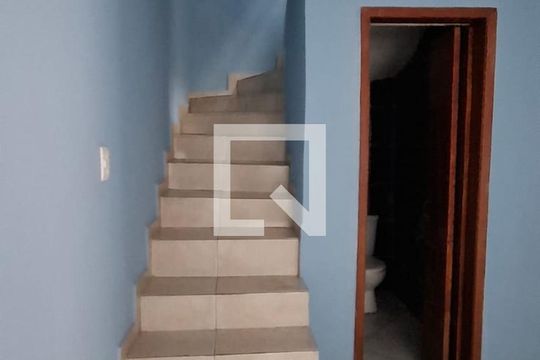 Sala de casa para alugar com 2 quartos, 62m² em Vila Rosaria, São Paulo