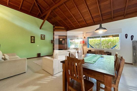 Sala de casa para alugar com 4 quartos, 330m² em Barra da Lagoa, Florianópolis