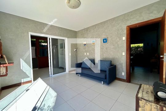 Sala 2 de casa para alugar com 4 quartos, 330m² em Barra da Lagoa, Florianópolis