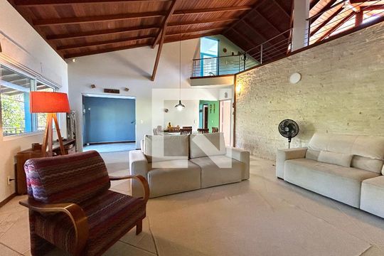 Sala de casa para alugar com 4 quartos, 330m² em Barra da Lagoa, Florianópolis