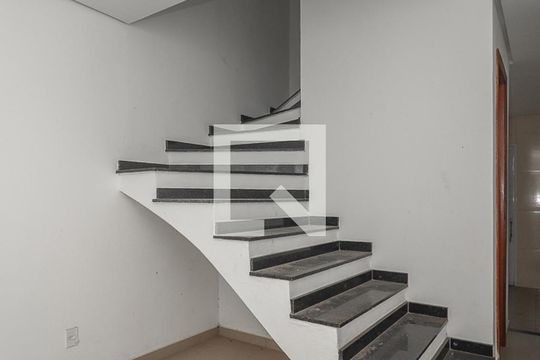 Escada de casa à venda com 3 quartos, 140m² em Jardim Dona Leopoldina, Porto Alegre