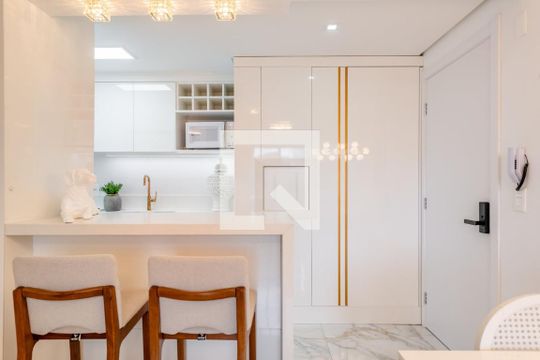 Sala de apartamento para alugar com 1 quarto, 56m² em Três Figueiras, Porto Alegre