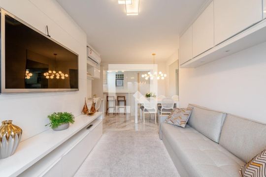 Sala de apartamento para alugar com 1 quarto, 56m² em Três Figueiras, Porto Alegre
