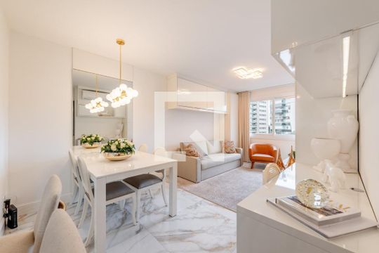 Sala de apartamento para alugar com 1 quarto, 56m² em Três Figueiras, Porto Alegre