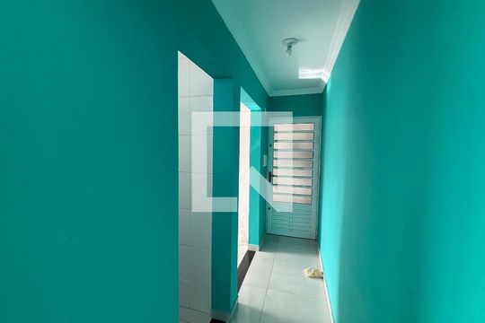 Corredor de apartamento para alugar com 2 quartos, 62m² em Jardim Fanganiello, Ferraz de Vasconcelos