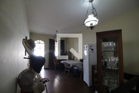 Sala de casa à venda com 4 quartos, 1400m² em Cinquentenario, Belo Horizonte