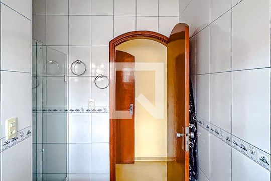 Banheiro da Suíte de casa à venda com 4 quartos, 456m² em Vila Carrão, São Paulo
