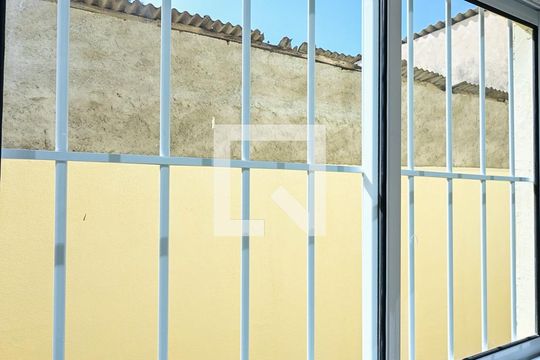 Vista da Sala/cozinha de casa para alugar com 1 quarto, 32m² em Vila Pirajussara, São Paulo