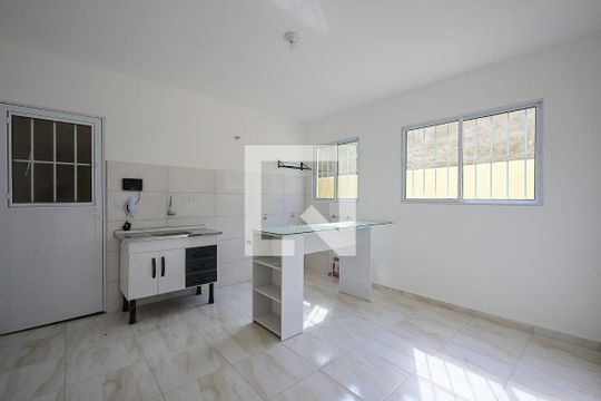 Sala/cozinha de casa para alugar com 1 quarto, 32m² em Vila Pirajussara, São Paulo