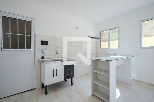 Sala/cozinha de casa para alugar com 1 quarto, 32m² em Vila Pirajussara, São Paulo