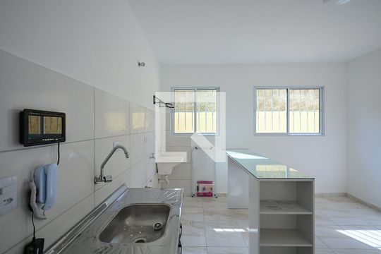 Sala/cozinha de casa para alugar com 1 quarto, 32m² em Vila Pirajussara, São Paulo