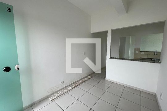 Sala de kitnet/studio para alugar com 1 quarto, 40m² em Jardim Luísa, São Paulo
