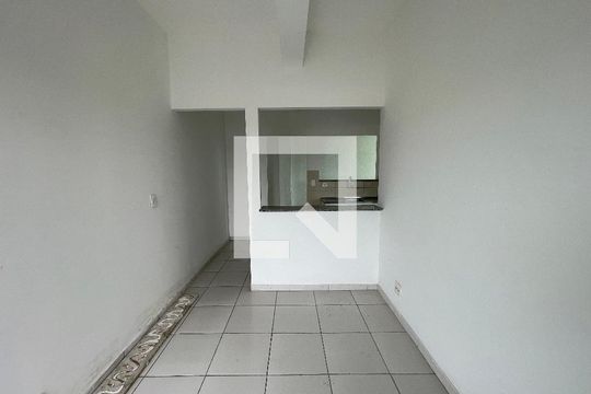 Sala de kitnet/studio para alugar com 1 quarto, 40m² em Jardim Luísa, São Paulo