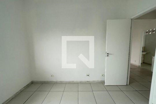 Quarto de kitnet/studio para alugar com 1 quarto, 40m² em Jardim Luísa, São Paulo