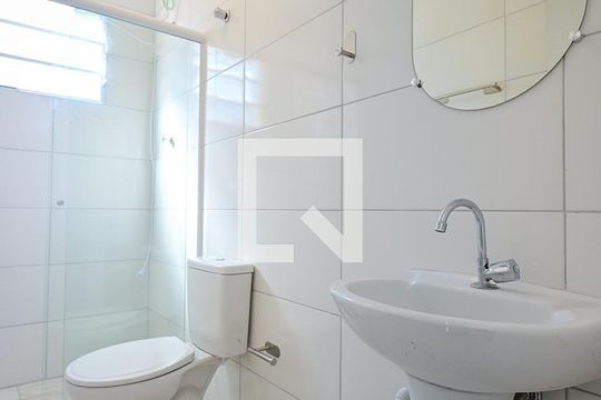 Banheiro de casa para alugar com 1 quarto, 32m² em Vila Pirajussara, São Paulo