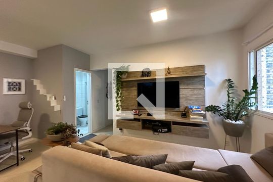 Sala de apartamento à venda com 2 quartos, 76m² em Jardim Tupanci, Barueri