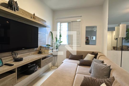 Sala de apartamento à venda com 2 quartos, 76m² em Jardim Tupanci, Barueri