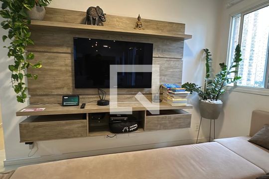 Sala de apartamento à venda com 2 quartos, 76m² em Jardim Tupanci, Barueri