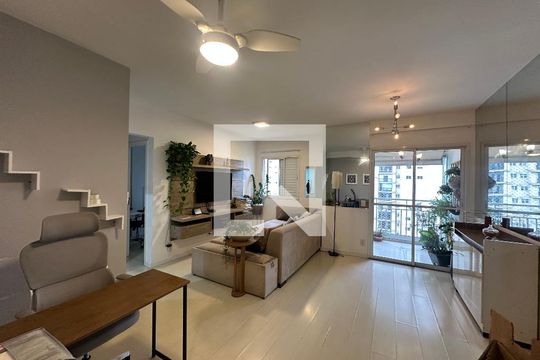 Sala de apartamento à venda com 2 quartos, 76m² em Jardim Tupanci, Barueri