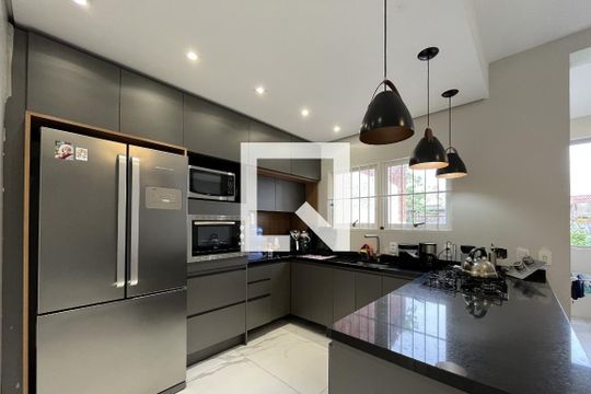 Casa à venda com 4 quartos, 400m² em Camaquã, Porto Alegre
