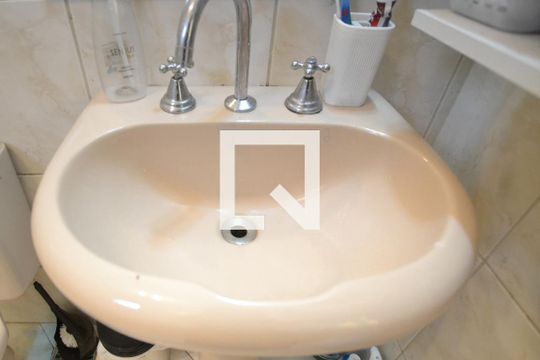 Casa à venda com 4 quartos, 400m² em Camaquã, Porto Alegre