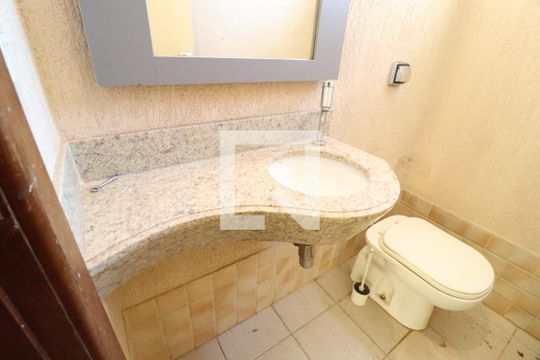 Lavabo de apartamento para alugar com 4 quartos, 72m² em Santa Maria, Uberlândia