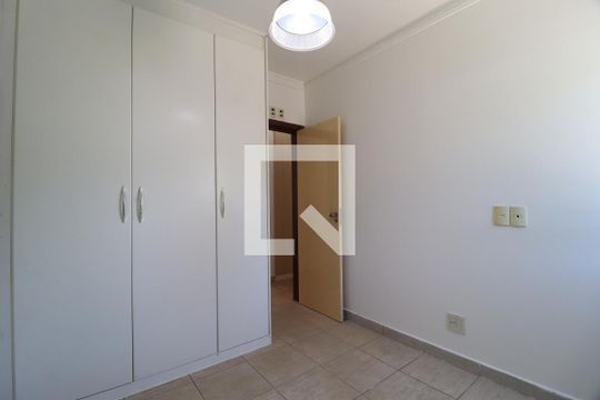 Quarto 1 de apartamento para alugar com 4 quartos, 72m² em Santa Maria, Uberlândia