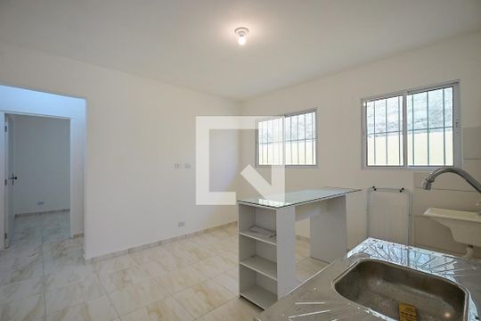 Sala de casa para alugar com 1 quarto, 32m² em Vila Pirajussara, São Paulo