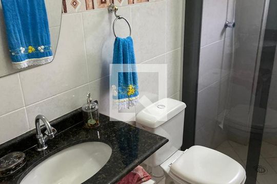 Banheiro de apartamento para alugar com 2 quartos, 91m² em Vila Tupi, Praia Grande