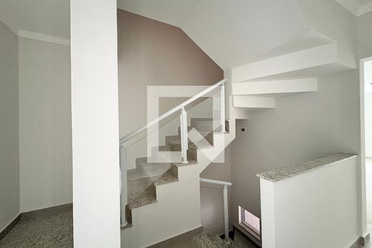 Escada de casa à venda com 2 quartos, 135m² em Vila Palmeiras, São Paulo