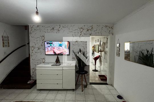 Sala de casa para alugar com 2 quartos, 70m² em Vila Homero Thon, Santo André