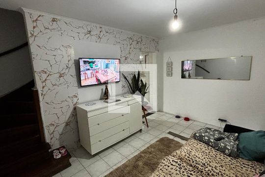 Sala de casa para alugar com 2 quartos, 70m² em Vila Homero Thon, Santo André