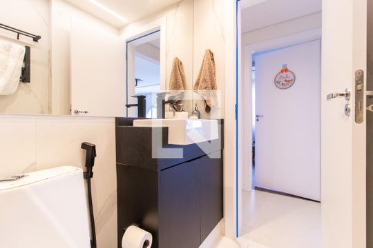 Banheiro Social de apartamento para alugar com 3 quartos, 187m² em Água Verde, Curitiba