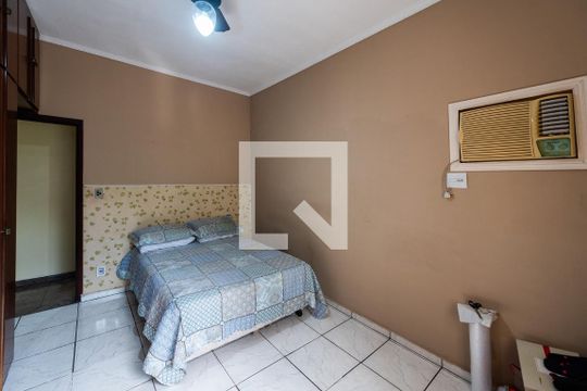 Quarto de casa para alugar com 3 quartos, 221m² em Macuco, Santos