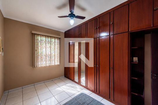 Quarto de casa para alugar com 3 quartos, 221m² em Macuco, Santos