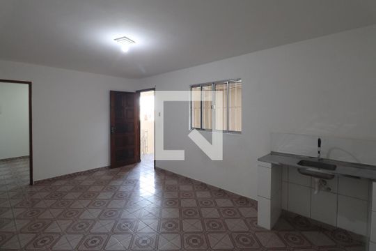 Sala / Cozinha  de casa para alugar com 1 quarto, 35m² em Conjunto Habitacional Jova Rural, São Paulo