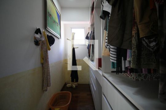 Closet Suíte 1 de apartamento à venda com 3 quartos, 131m² em Vila Andrade, São Paulo