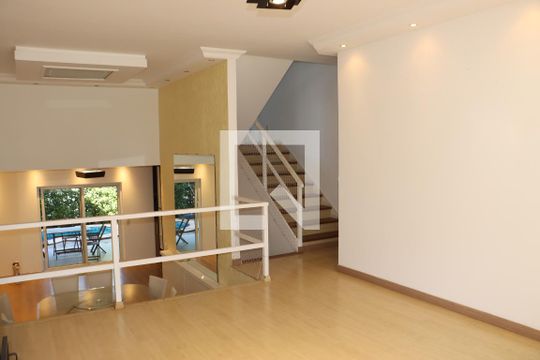 Casa de Condomínio para alugar com 4 quartos, 270m² em Jardim Barbacena, Cotia