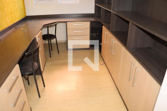 Casa de Condomínio para alugar com 4 quartos, 270m² em Jardim Barbacena, Cotia