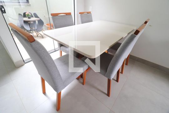 Casa para alugar com 2 quartos, 70m² em Flamboyant, Uberlândia