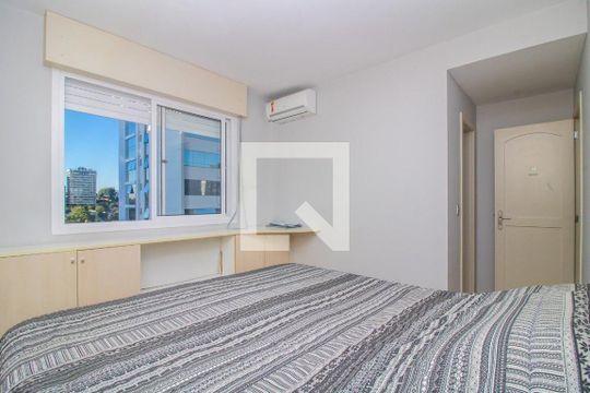 Suíte de apartamento à venda com 3 quartos, 113m² em Chácara das Pedras, Porto Alegre