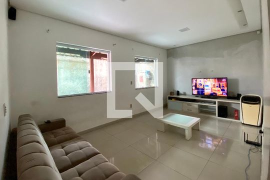 Casa para alugar com 3 quartos, 300m² em Niteroi, Betim