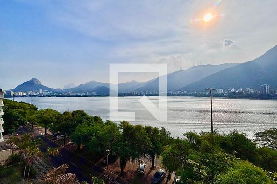 Sala - vista livre para o Cristo Redentor e Lagoa Rodrigo de Freitas de apartamento à venda com 2 quartos, 100m² em Ipanema, Rio de Janeiro