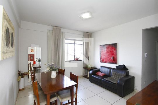 Apartamento à venda com 3 quartos, 80m² em João Pinheiro, Belo Horizonte