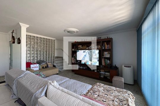 Casa para alugar com 4 quartos, 220m² em Vila Guedes, São Paulo