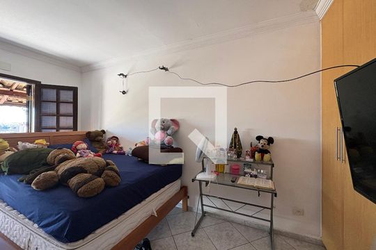 Casa para alugar com 4 quartos, 220m² em Vila Guedes, São Paulo