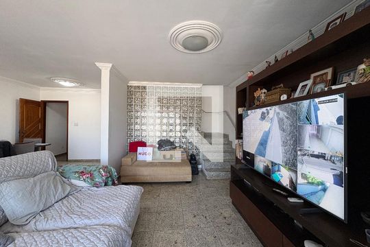 Casa para alugar com 4 quartos, 220m² em Vila Guedes, São Paulo
