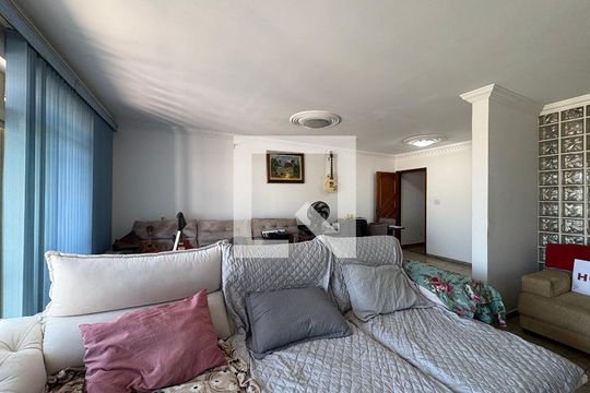 Casa para alugar com 4 quartos, 220m² em Vila Guedes, São Paulo